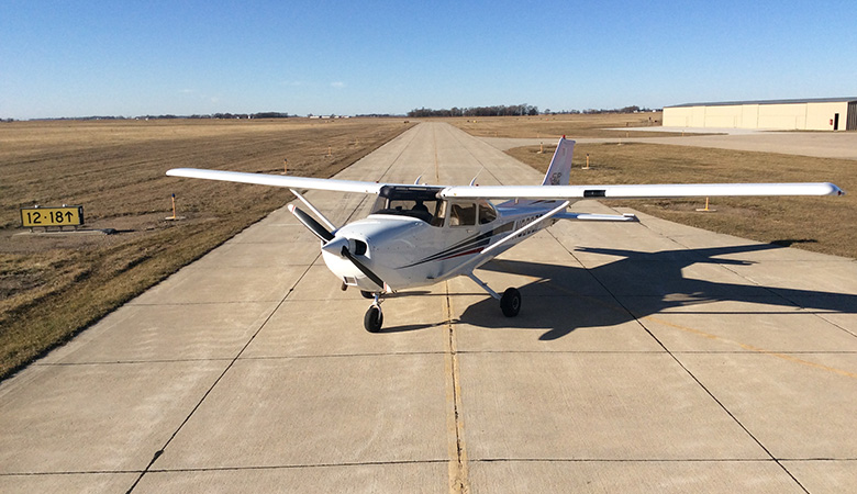 skyhawk instruction plane